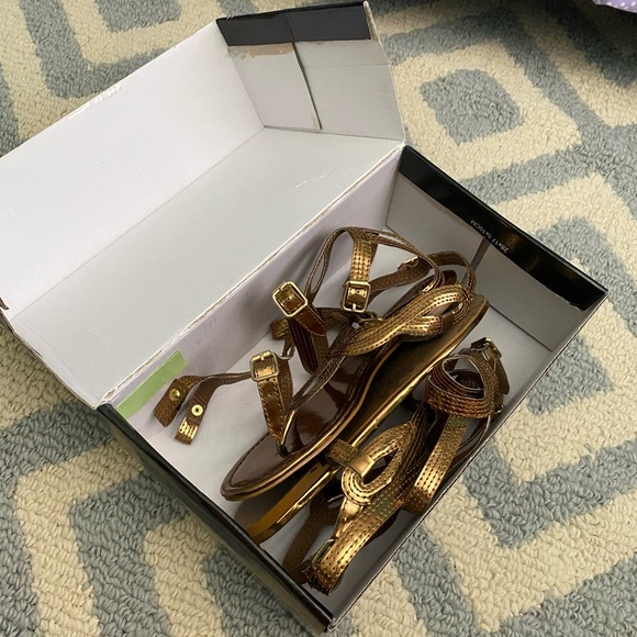 2 in 1 sandal. - Picture 6 of 6